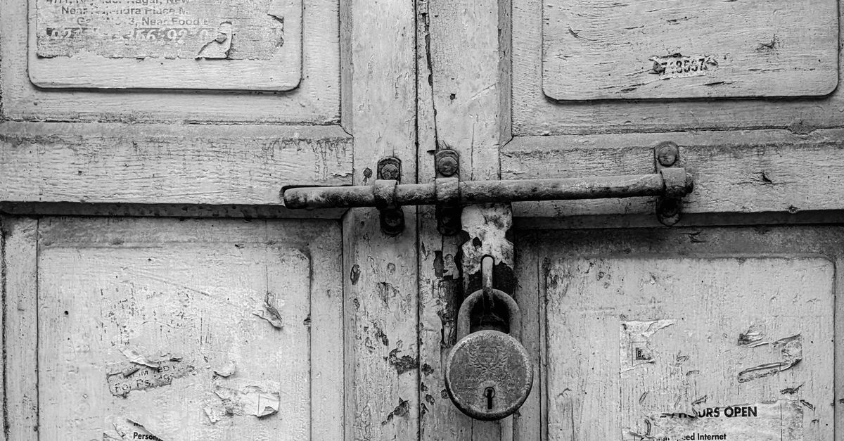 front door lock key — Clay County Locksmith